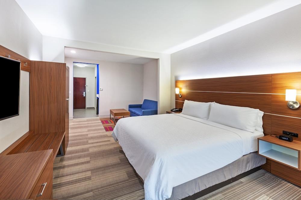 Holiday Inn Express Hotel & Suites Orange by IHG photo 10