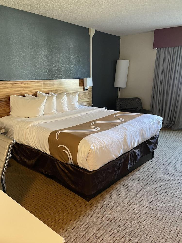 Quality Inn Frontier at U.S. Hwy 30 photo 9