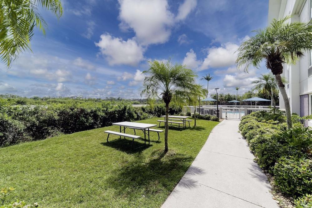 Holiday Inn Express & Suites Port Charlotte by IHG photo 45