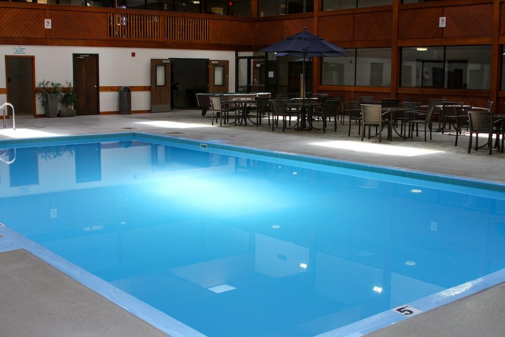 Barker's Island Inn Resort photo 35