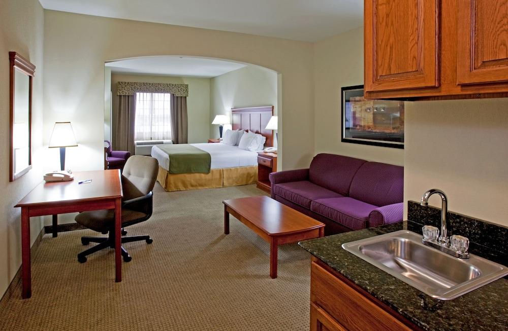 Holiday Inn Express Ada by IHG photo 2