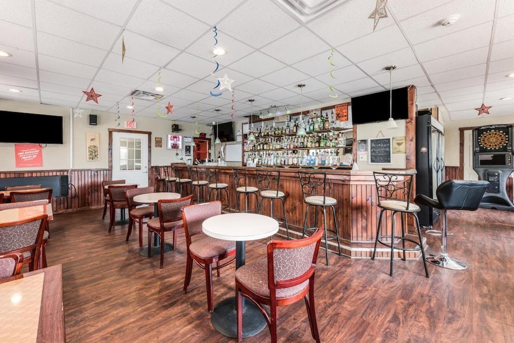 Red Carpet Inn Hazleton photo 23