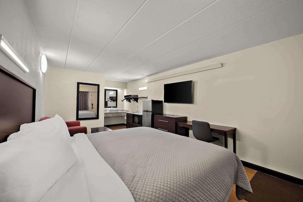 Suburban Studios Peoria photo 7