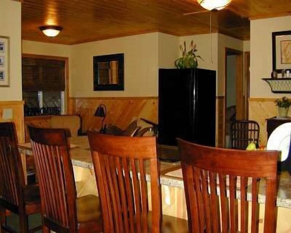 Hinckley's Dreamwood Cottages photo 19