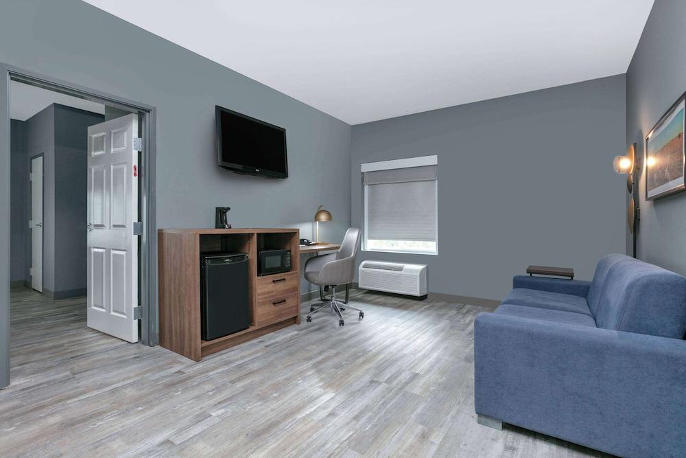 La Quinta Inn & Suites by Wyndham Decatur photo 34