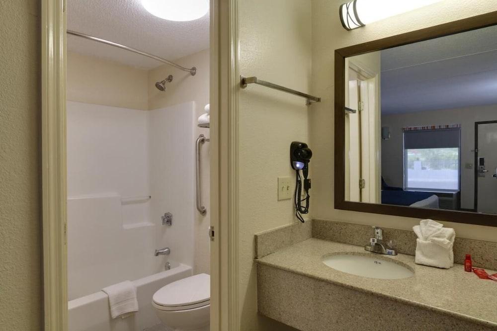 Baymont by Wyndham Ridgeland I-95 photo 34