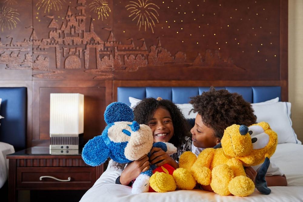 Disneyland Hotel photo 24