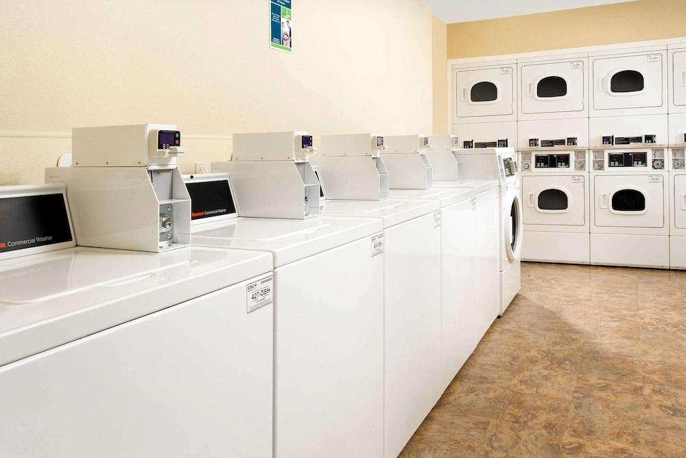 WoodSpring Suites Chicago Romeoville photo 15