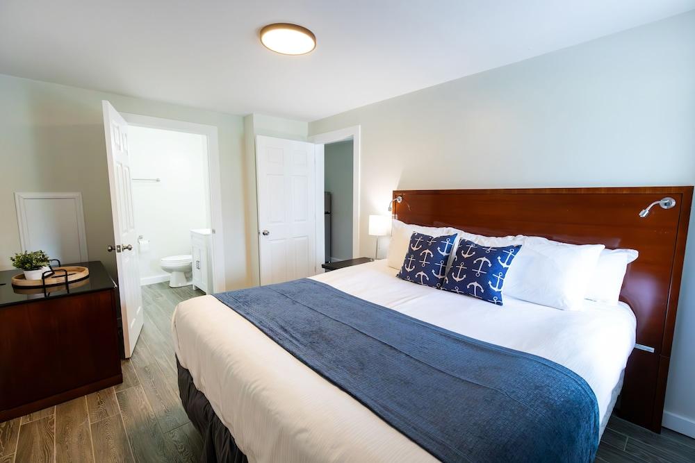 Anchor Bay Inn and Suites photo 15