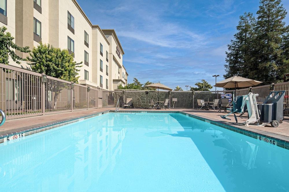 Hampton Inn & Suites Bakersfield/Hwy 58, CA photo 27