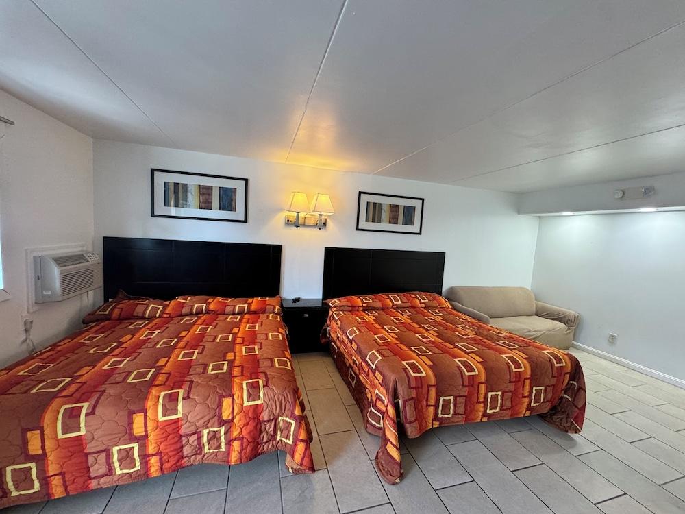 Skyview Manor Motel photo 55