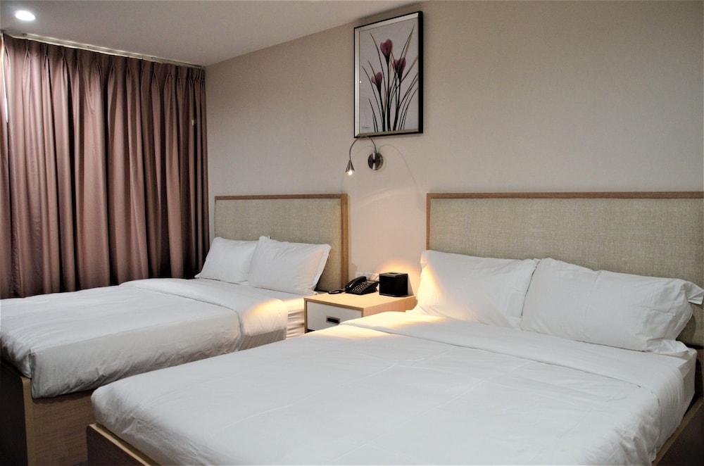 Lic Plaza Hotel photo 11