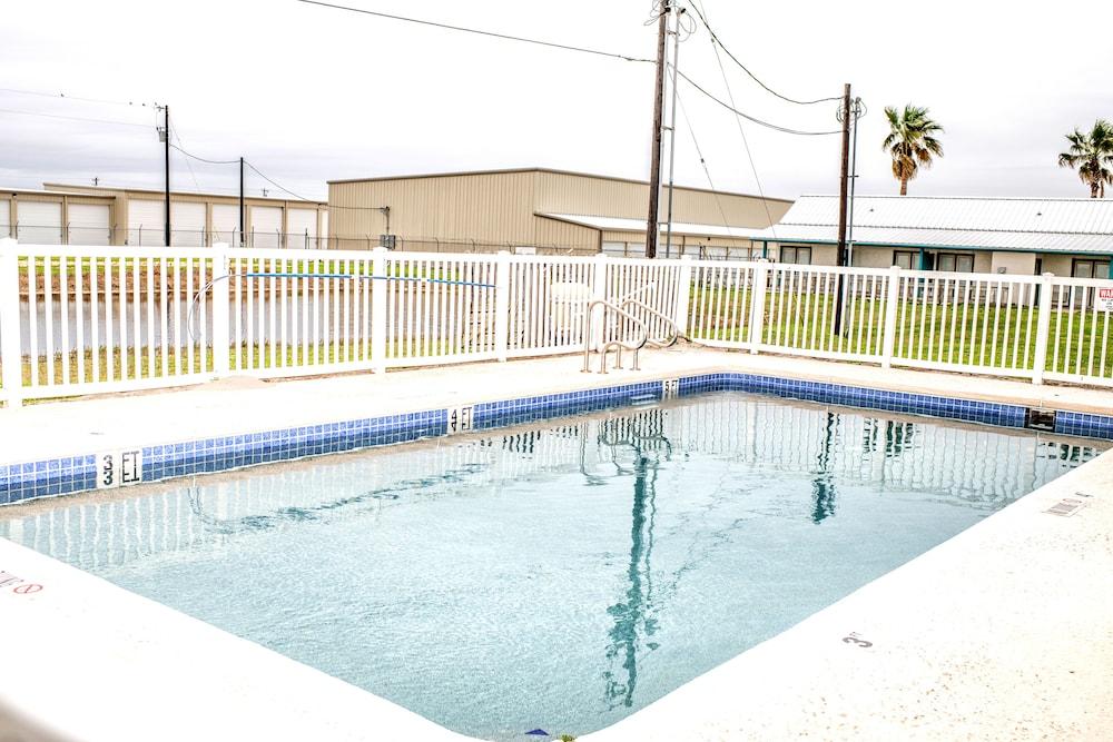 Captain Quarters Motel photo 5