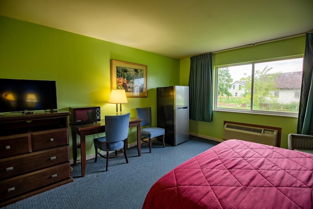 Budget Host Inn photo 10