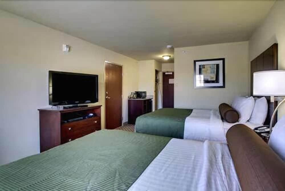 Stanton Inn & Suites photo 26