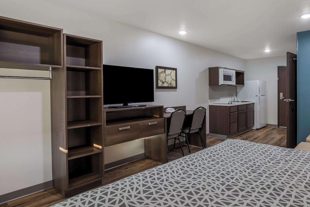 Woodspring Suites Milwaukee - Menomonee Falls photo 26