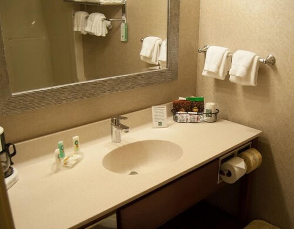 Quality Inn Bedford photo 36