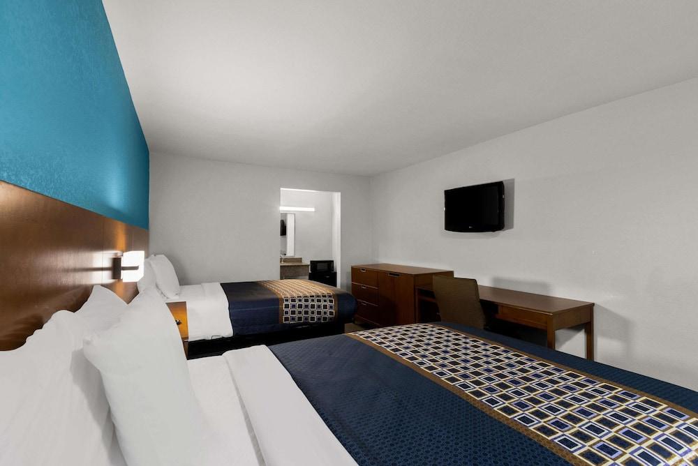 Rodeway Inn Commerce photo 36