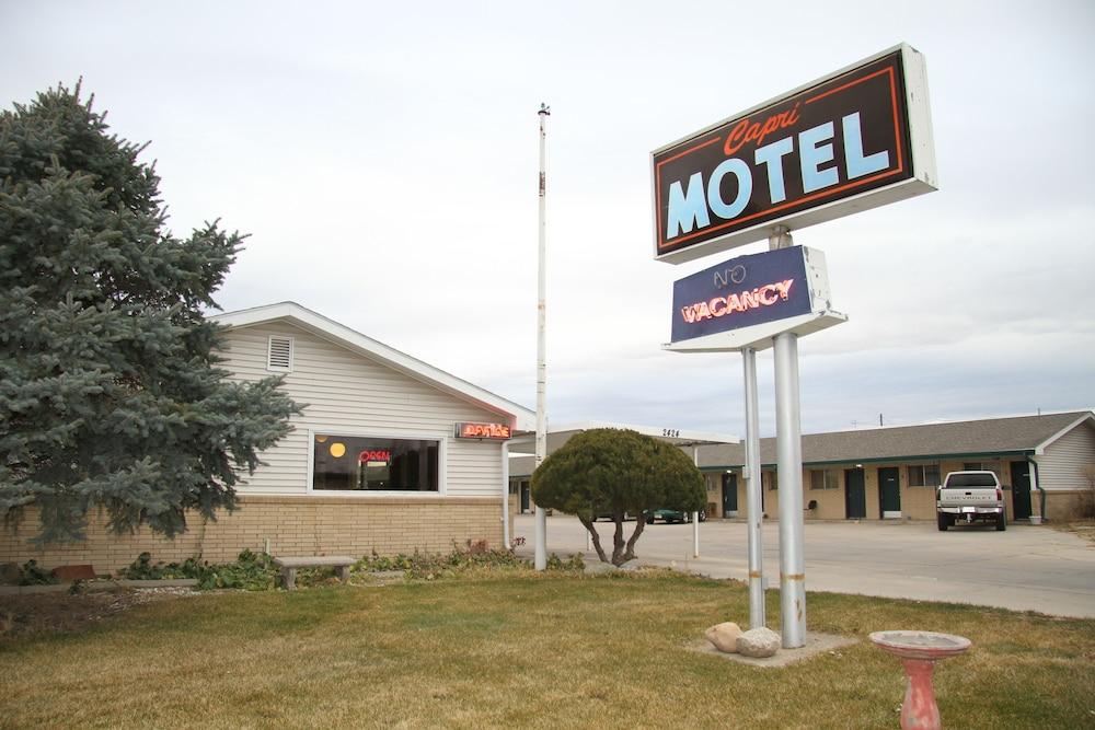 Capri Motel photo 11