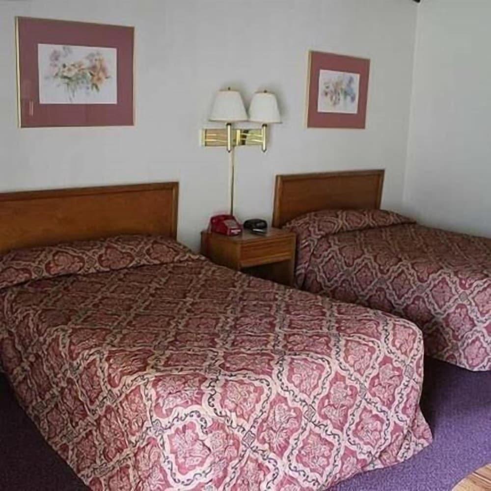 Hometown Inn Staunton photo 9