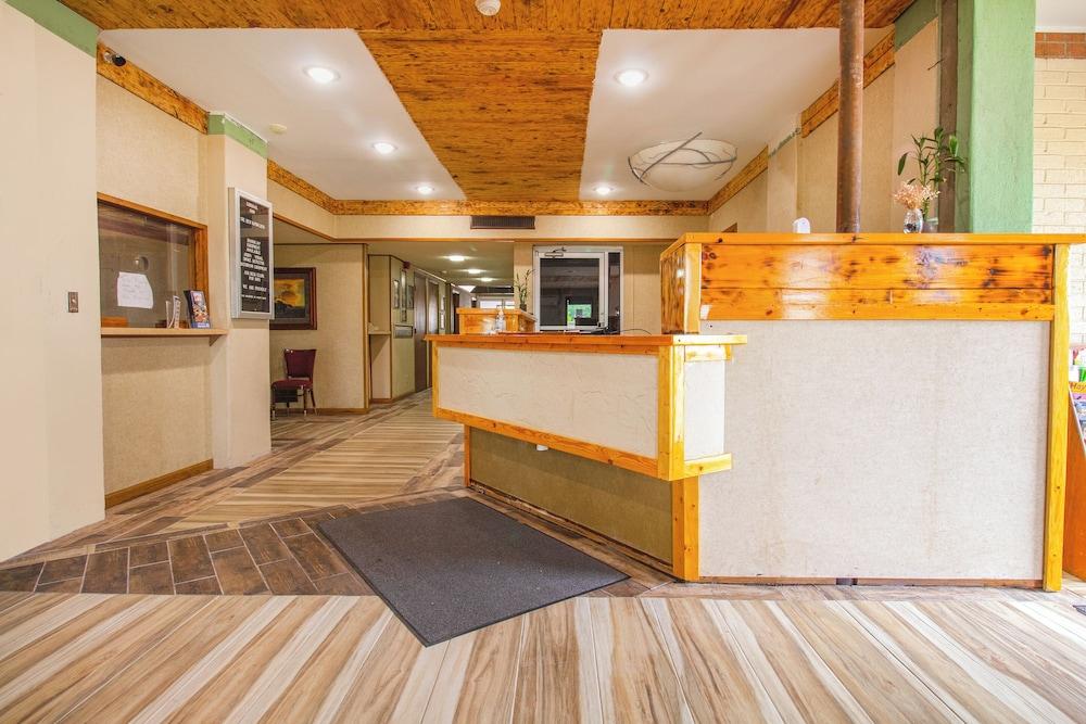 HomeTown Inn by OYO - Liberal, KS photo 45