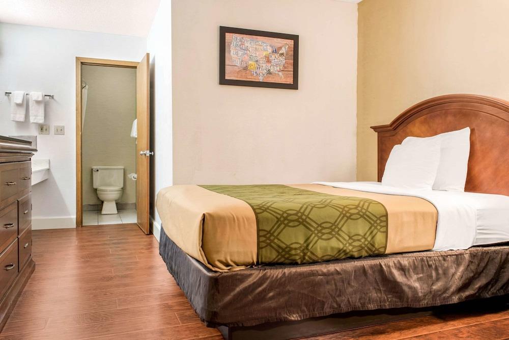 Econo Lodge Holland - Toledo photo 3