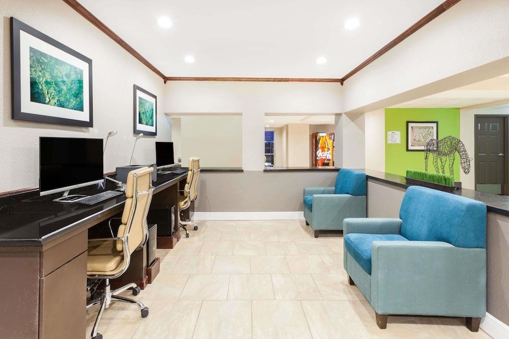 Baymont by Wyndham Midland Center photo 14