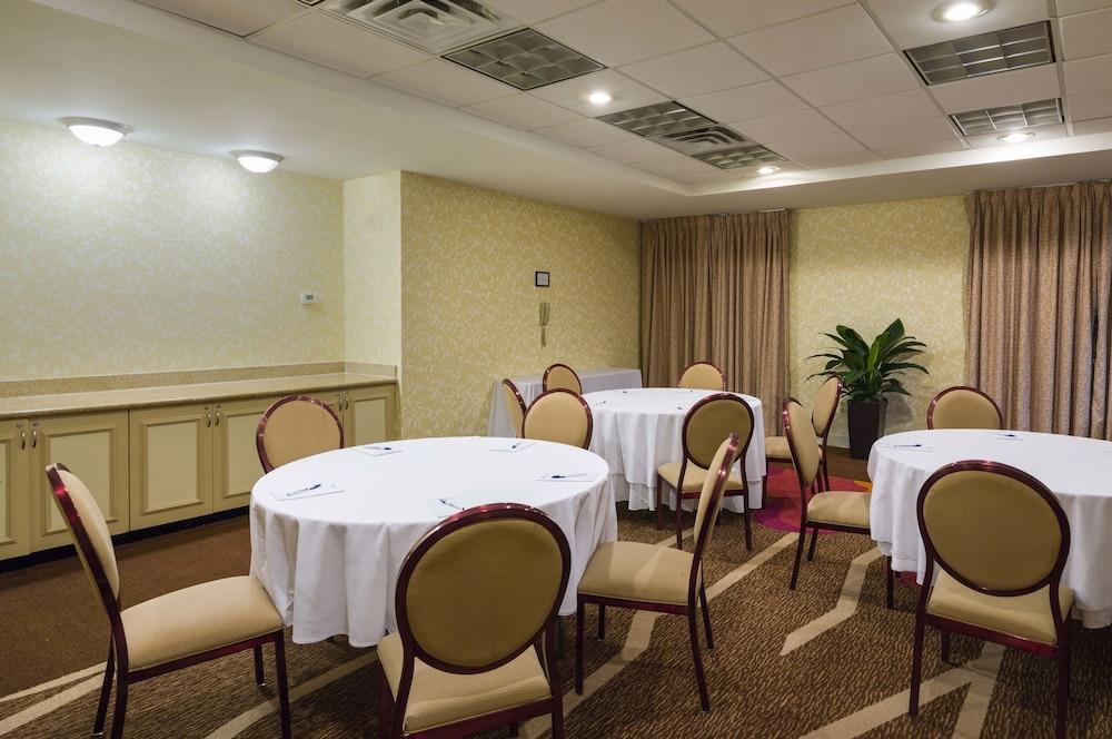 Hilton Garden Inn Queens/JFK Airport photo 21