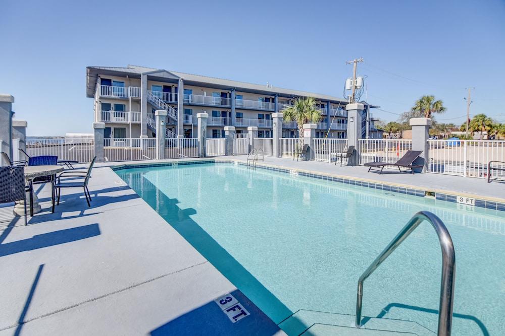 Seabreeze Inn photo 14