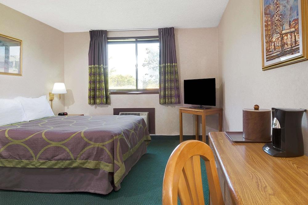 Super 8 by Wyndham Kenmore/Buffalo/Niagara Falls Area photo 8