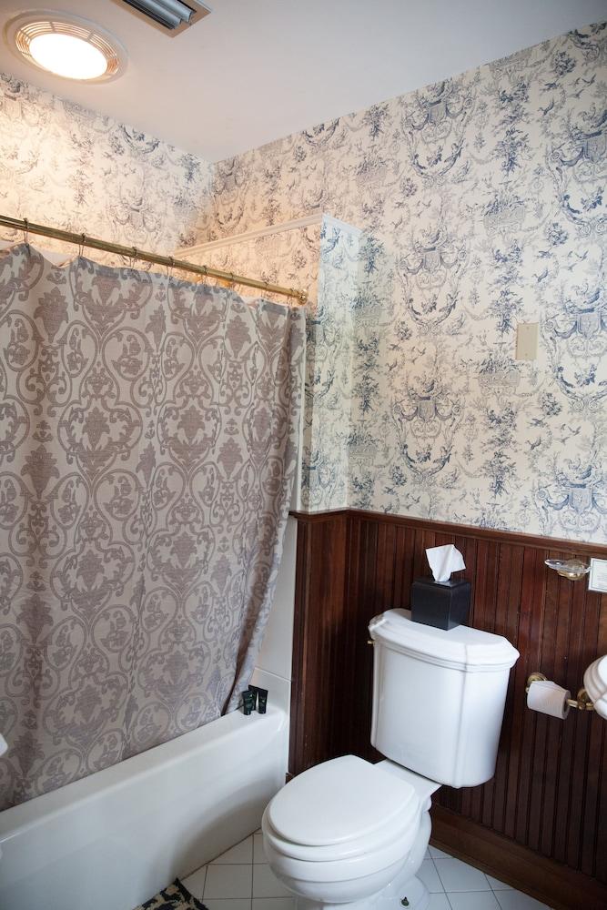 Bee and Thistle Inn photo 55
