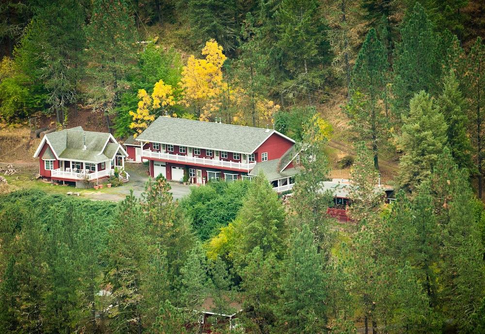 Hearthstone Elegant Lodge by the River photo 48