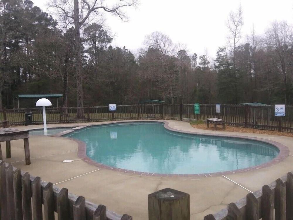 Whispering Creek Lodging & RV Resort photo 13