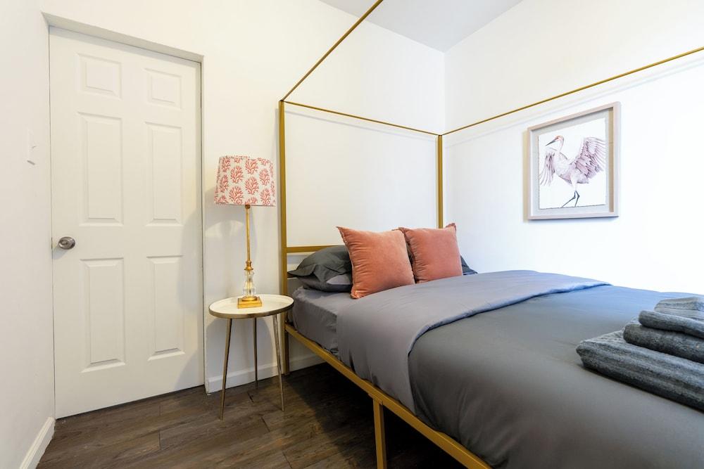 Elegant Harlem Suites photo 13