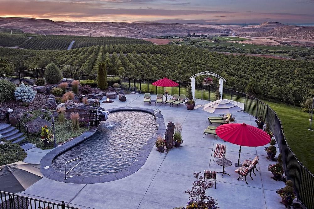 Cameo Heights Mansion photo 35