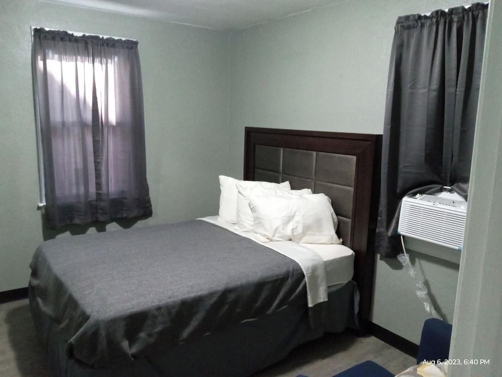 Homes-N-Courts photo 11