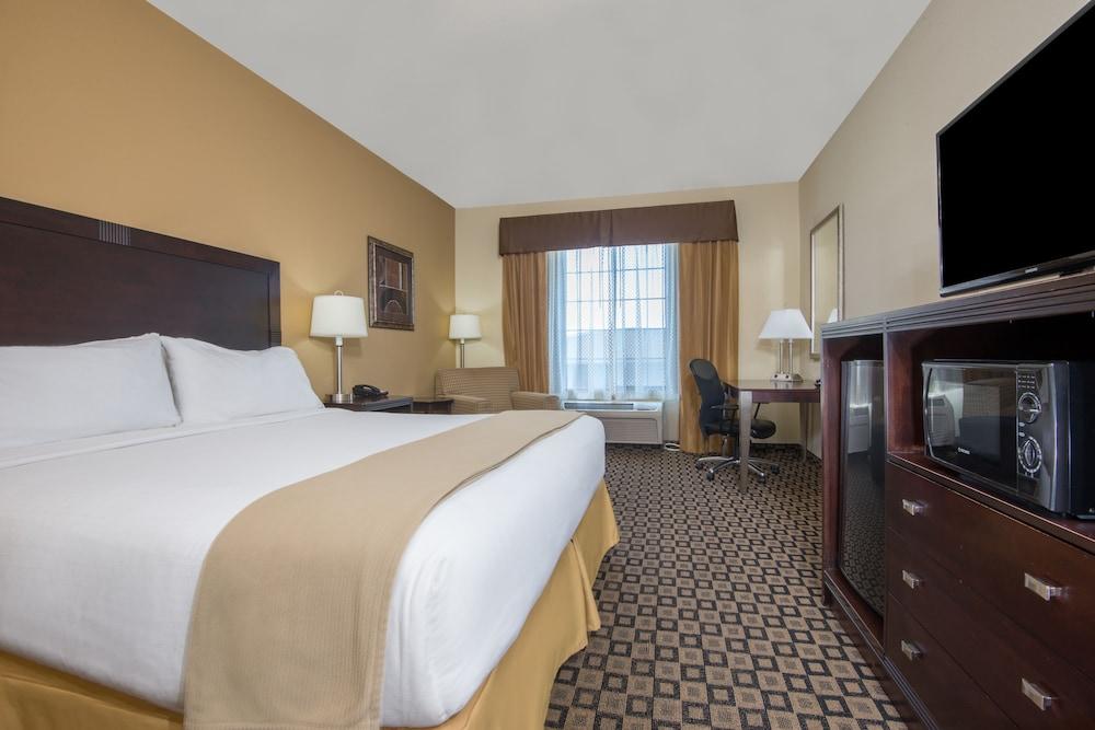 Holiday Inn Express Hotel & Suites Clovis by IHG photo 16