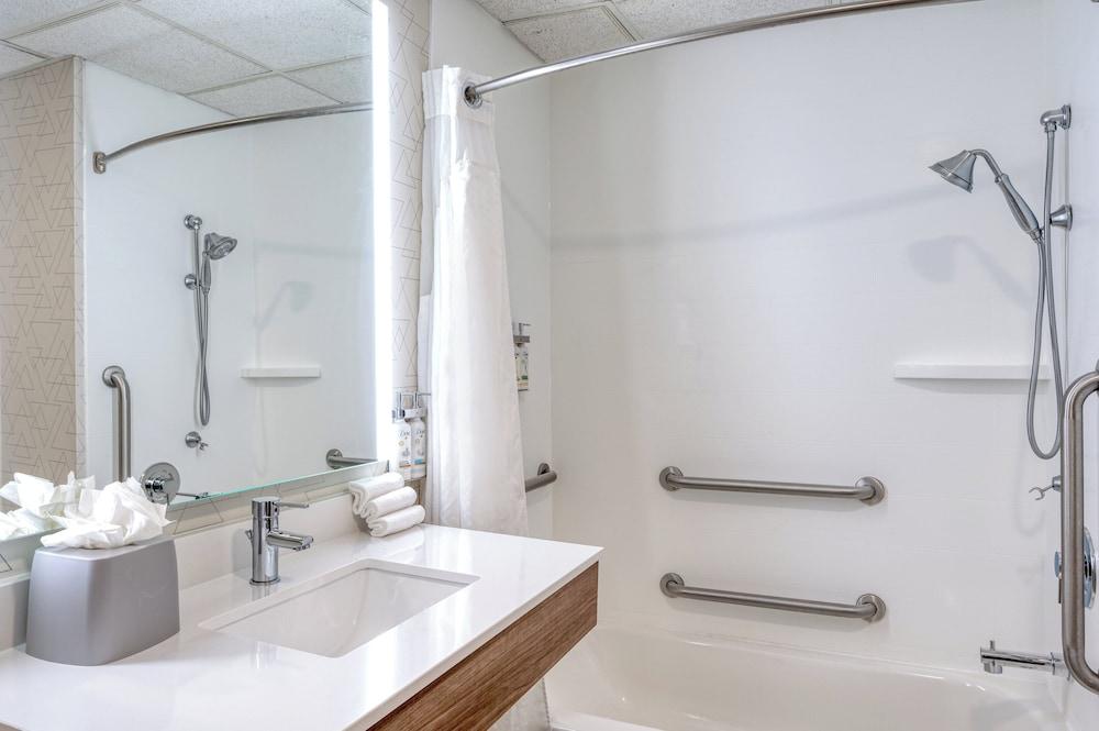 Holiday Inn Express & Suites Gahanna/Columbus Airport by IHG photo 13