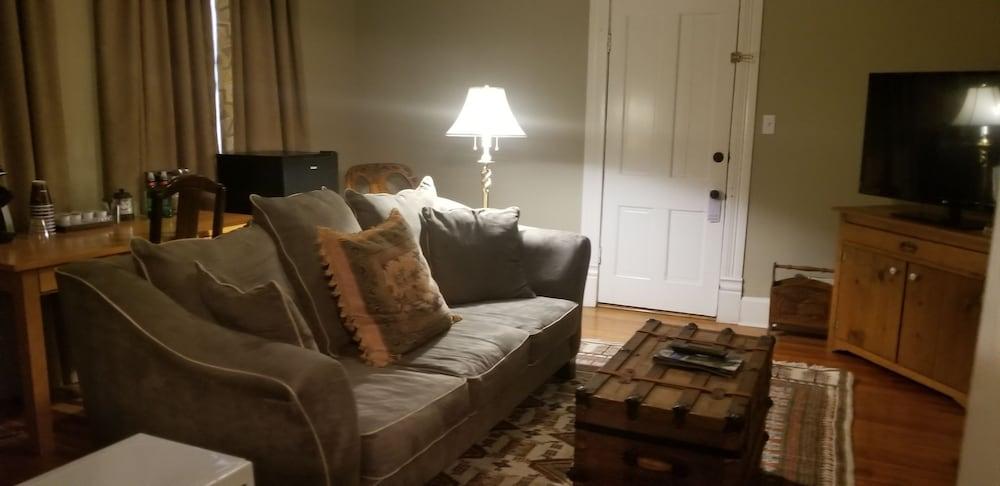 Downtown Guest Quarters Hotel photo 17