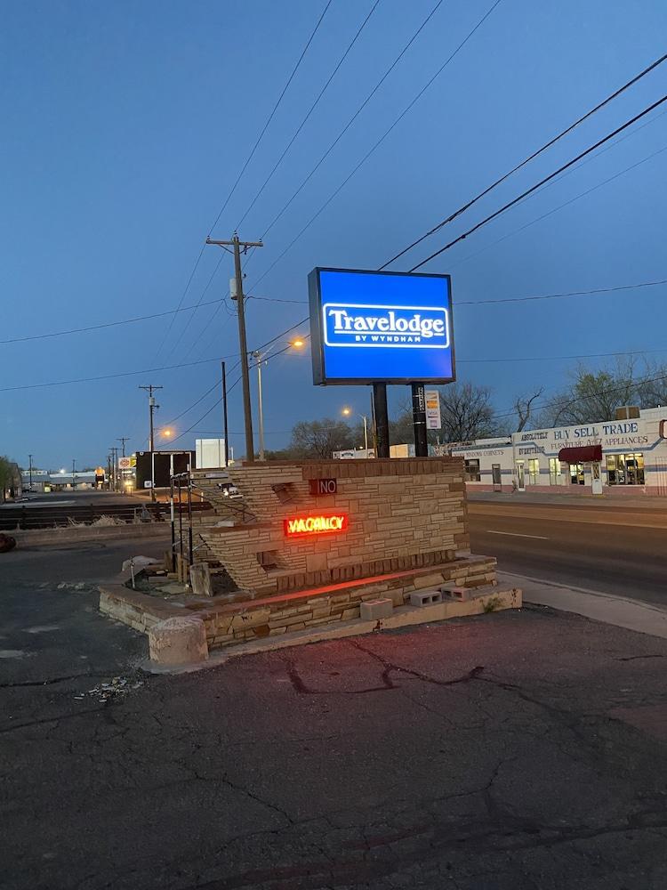 Travelodge by Wyndham Farmington photo 9