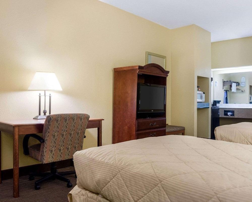 Econo Lodge Greenville photo 12