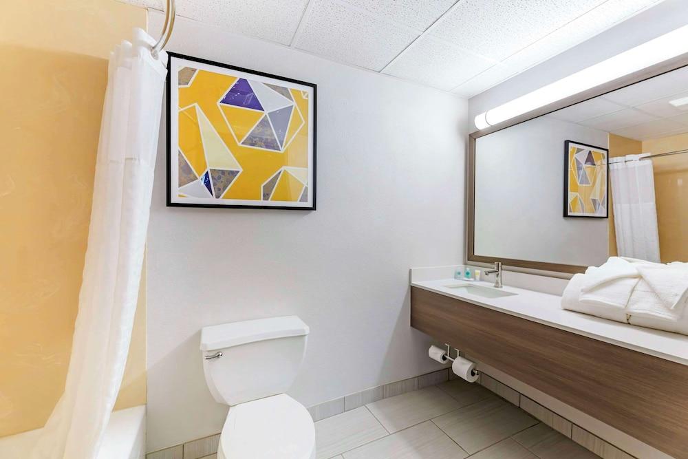 Comfort Inn & Suites Cuyahoga Falls - Akron photo 7