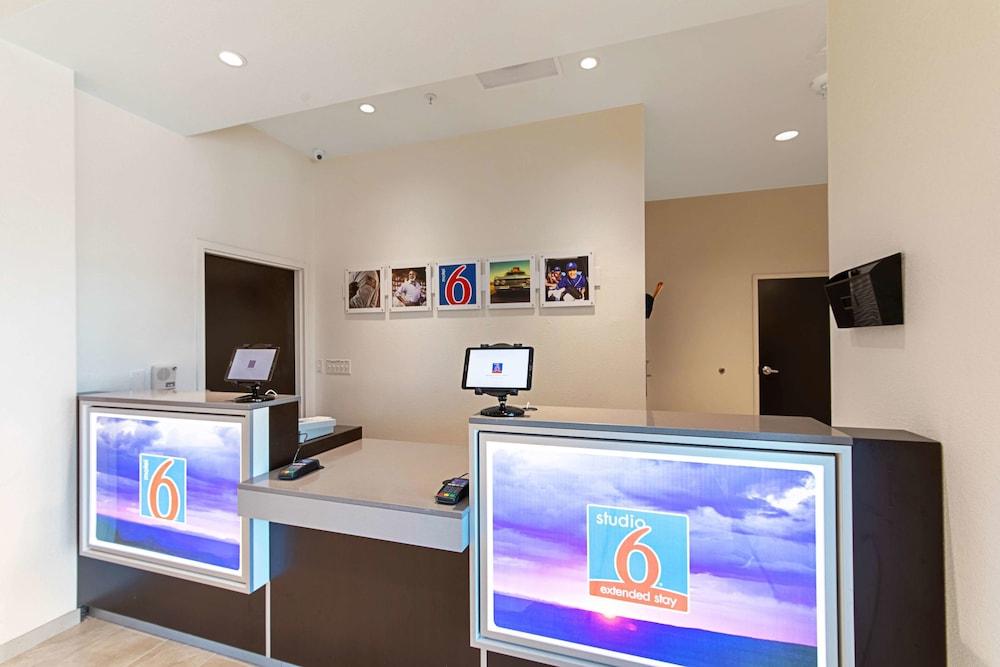 Studio 6 Austin, TX - Airport photo 8