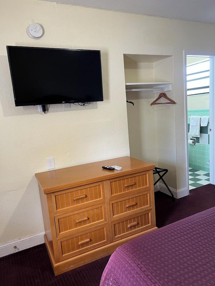 Budget Inn photo 13