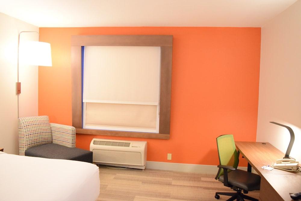 Holiday Inn Express Hotel & Suites West I 10 by IHG photo 46