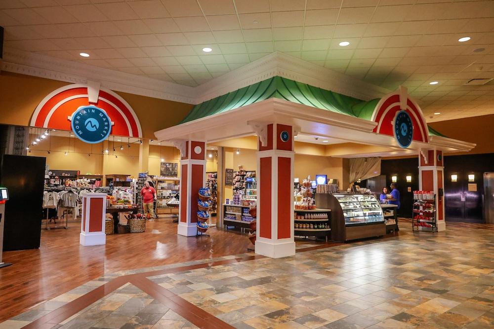 Camelback Lodge & Aquatopia Indoor Waterpark photo 52