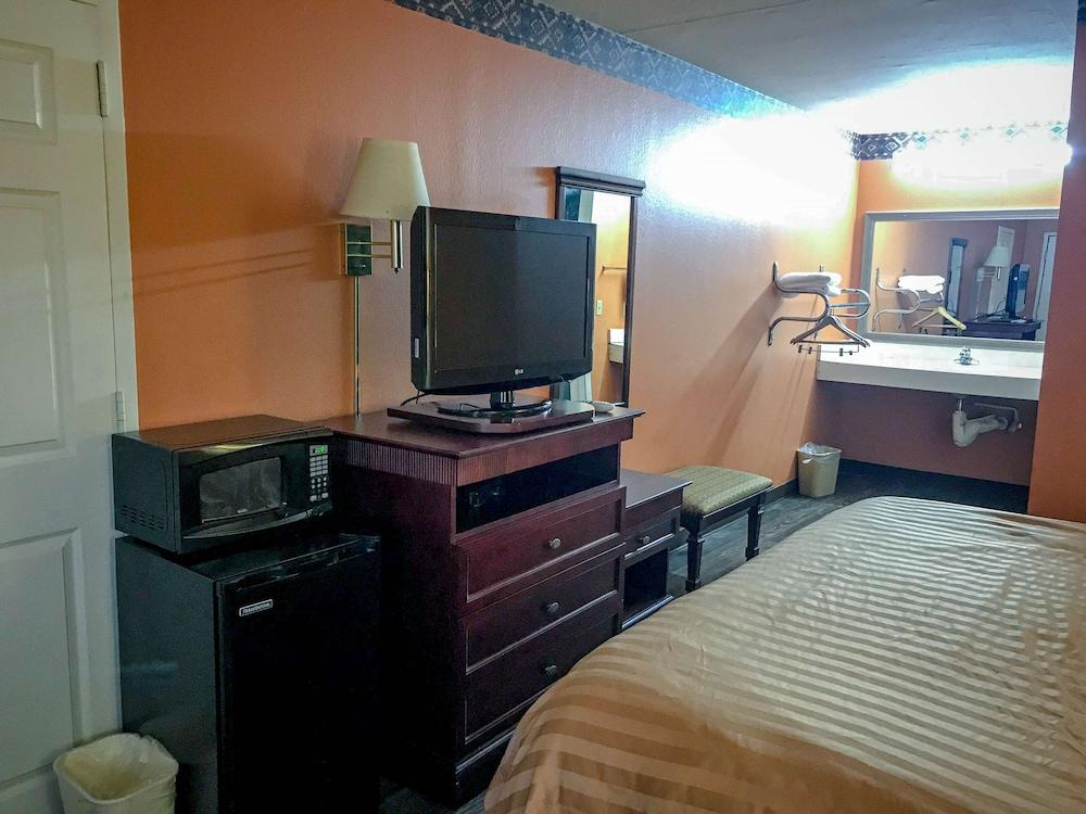 Motel 6 Ozark, AR photo 5