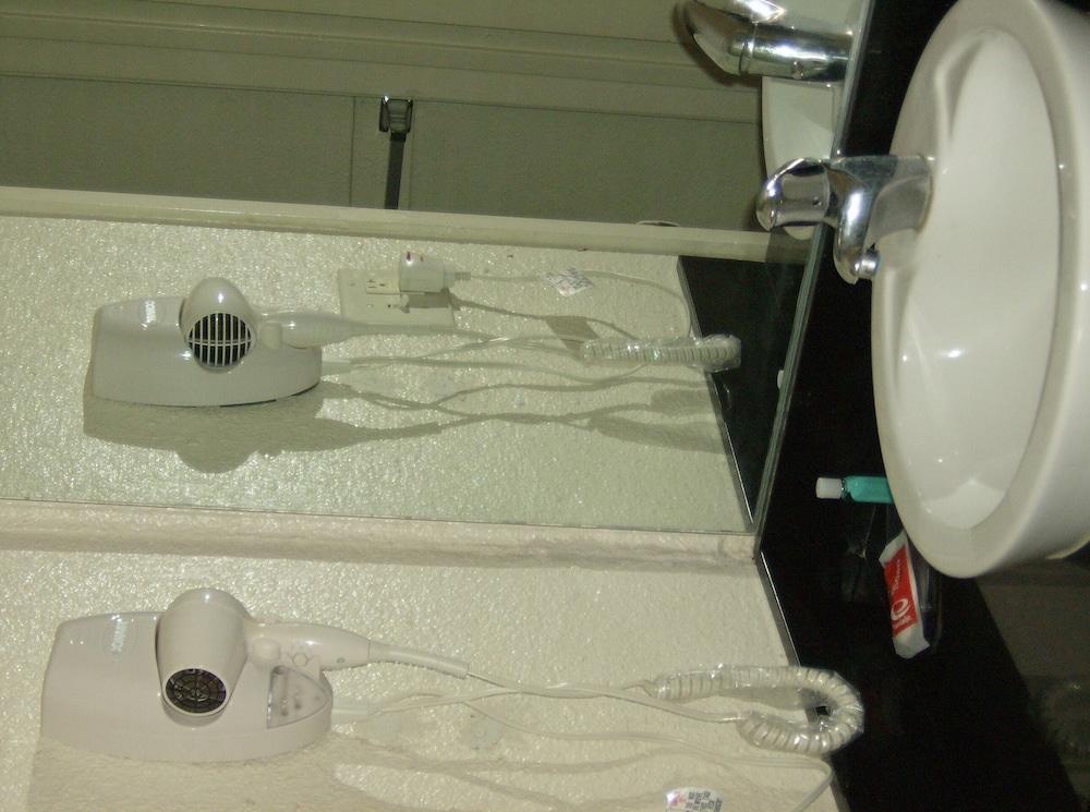 Econo Lodge Inn & Suites photo 29