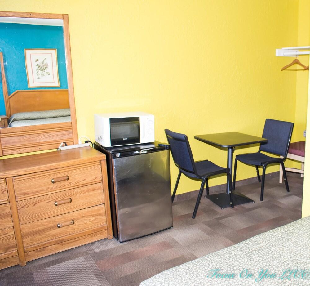 Bloomfield Motel photo 4