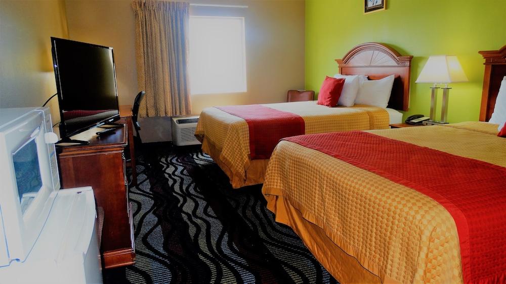 Oak Tree Inn & Suites photo 22